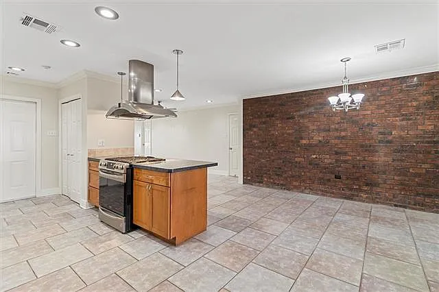 2716 N Sibley St — Photo 7