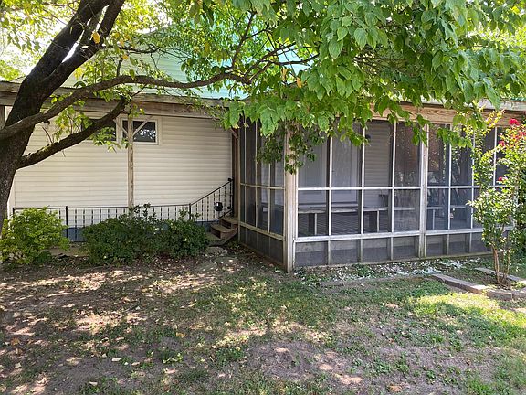 5th image of 314 Helen St