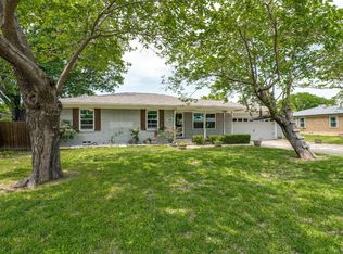 4001 Skyline Dr, Rowlett, TX 75088