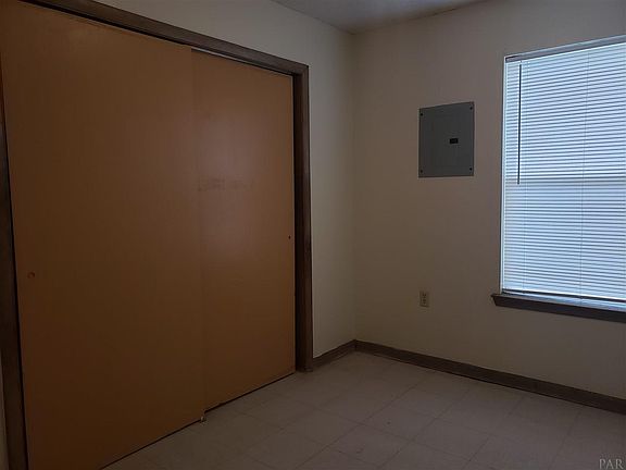 5th image of 1800 W Belmont St APT B