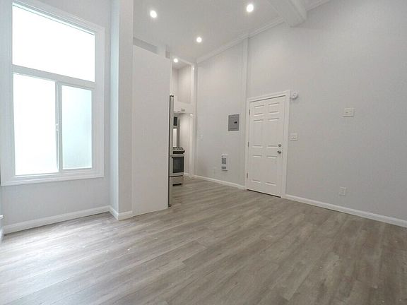 3rd image of 518 7th St #3