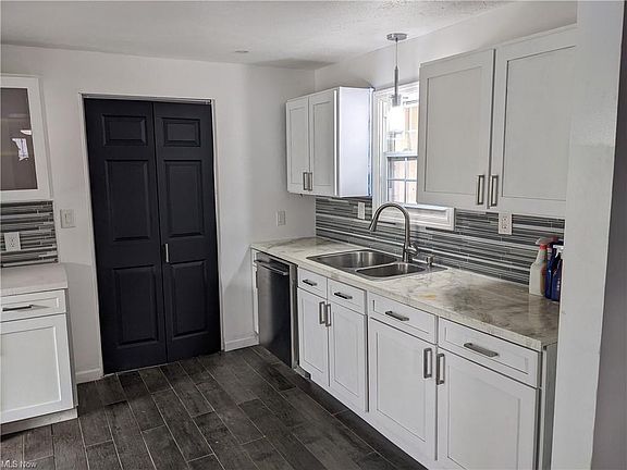 3rd image of 1054 Garden St NW