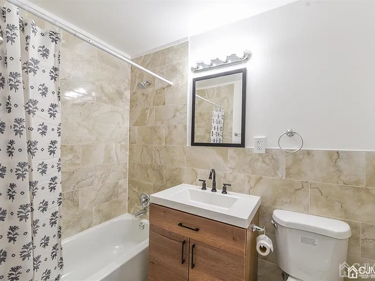 204 College Dr — Photo 10