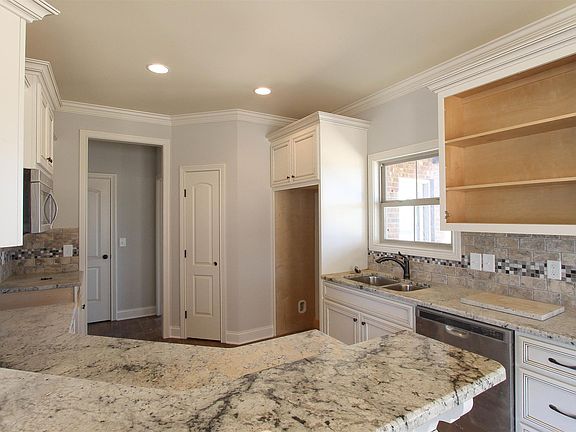 4th image of 317 Ironwood Cir #71