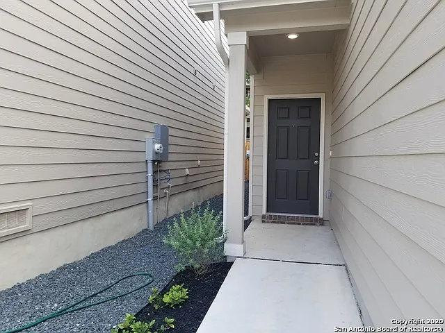 3 bed, 2.5 bath, 1663 sqft, $1,850 — Photo 3