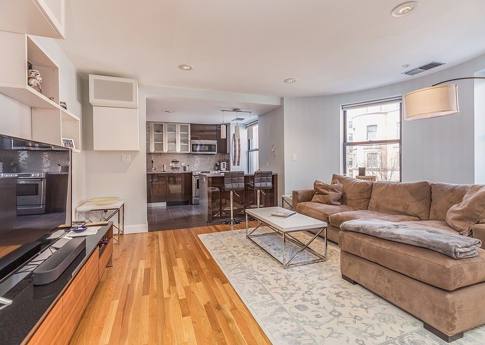 1st image of 108 Gainsborough St #203