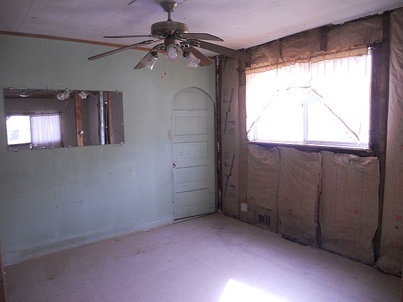 4th image of 122 N 1st St