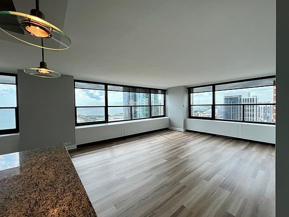 3rd image of 1150 S Michigan Ave #4003