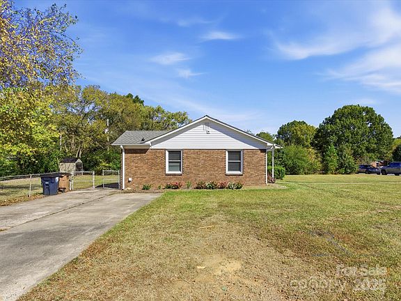 3rd image of 6101 Clearwater Dr