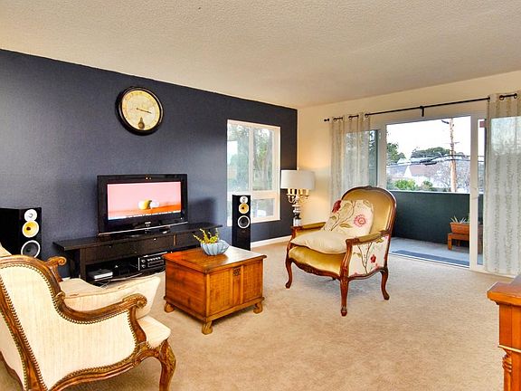 2nd image of 847 N Humboldt St APT 208