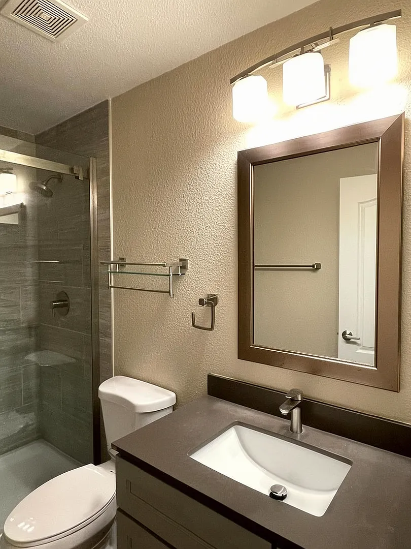 3 bed, 1405 sqft, $2,492 — Photo 3