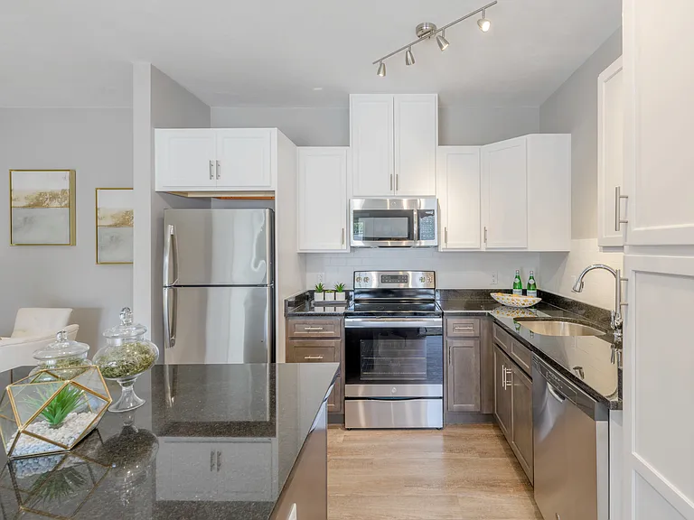 1 BR, 1 BA
