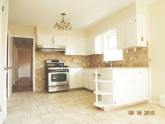 3rd image of 4948 N Oak Park Ave