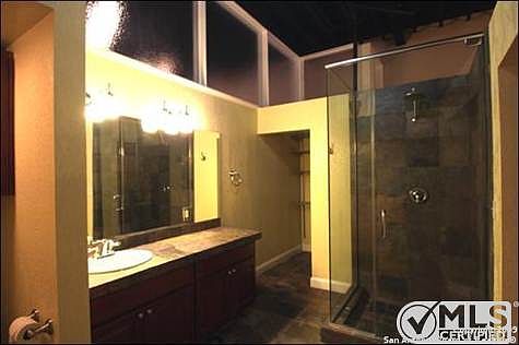 5th image of 214 E Travis St