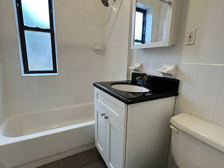 47-60 39th Pl #1E — Photo 8