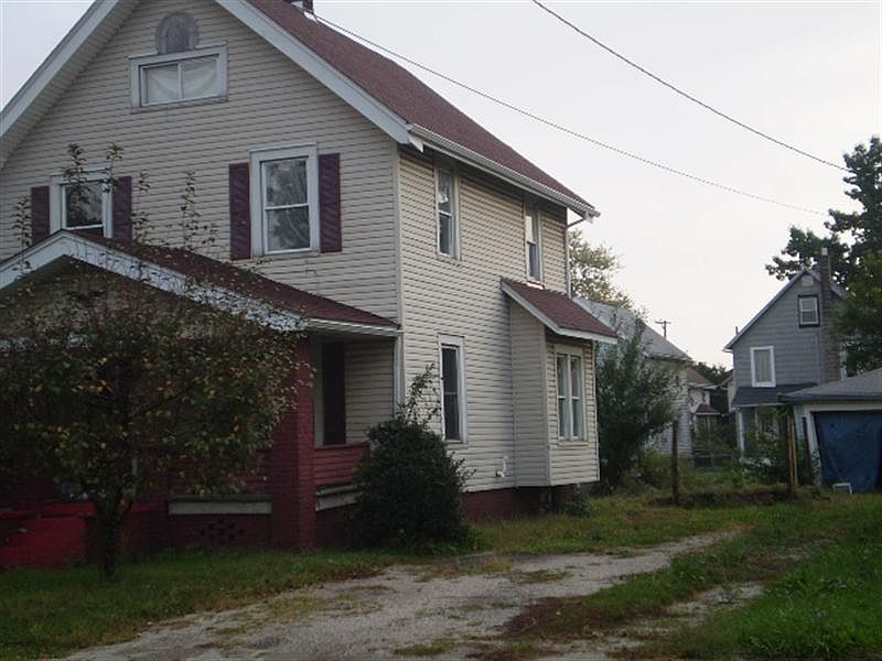 2nd image of 1520 Garfield Ave SW