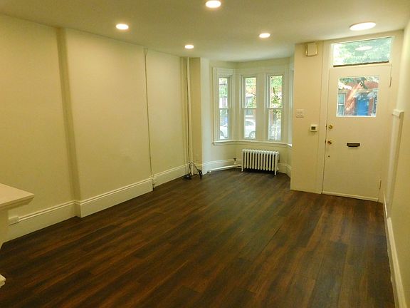3rd image of 41 Greenwich St