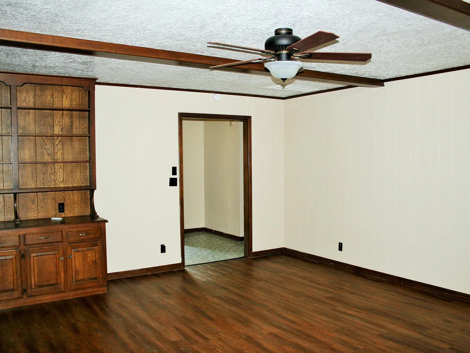 3 bed, 2.5 bath, 2118 sqft, $1,995 — Photo 4