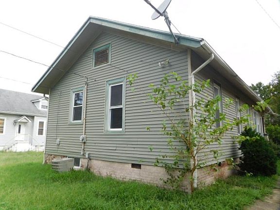 4th image of 825 E Mulberry St