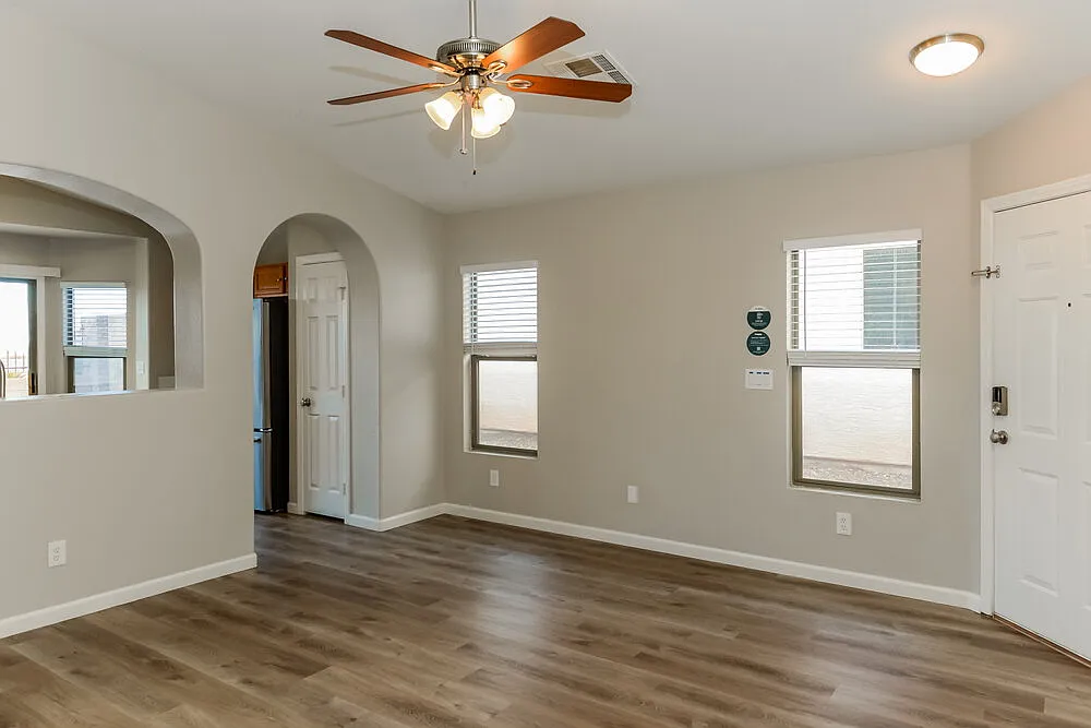 4 bed, 2.0 bath, 1442 sqft, $2,070 — Photo 3