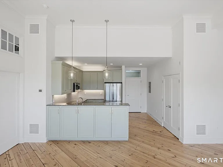 60 Willow St #305 — Photo 9