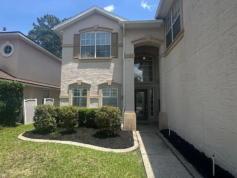 572 Redberry Ln — Photo 8