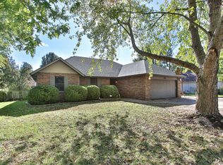 7002 W Dogwood St, Springfield, MO 65802