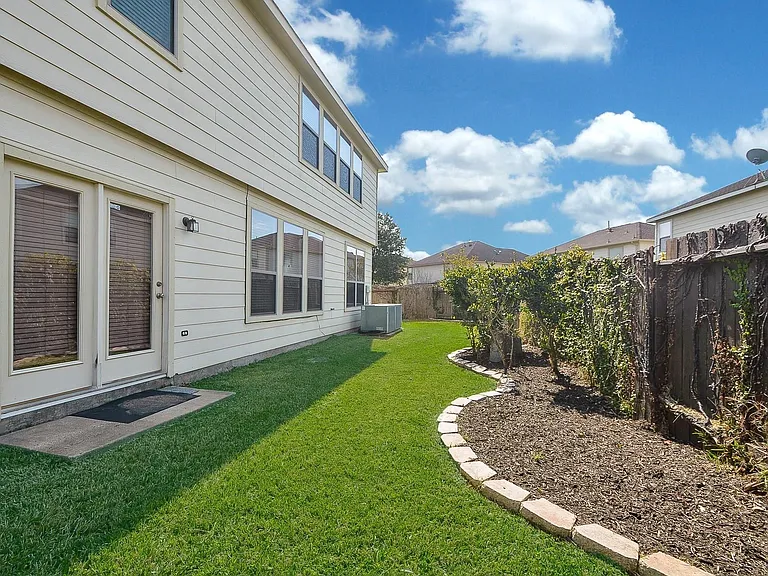 2410 Crossmill Ln — Photo 41