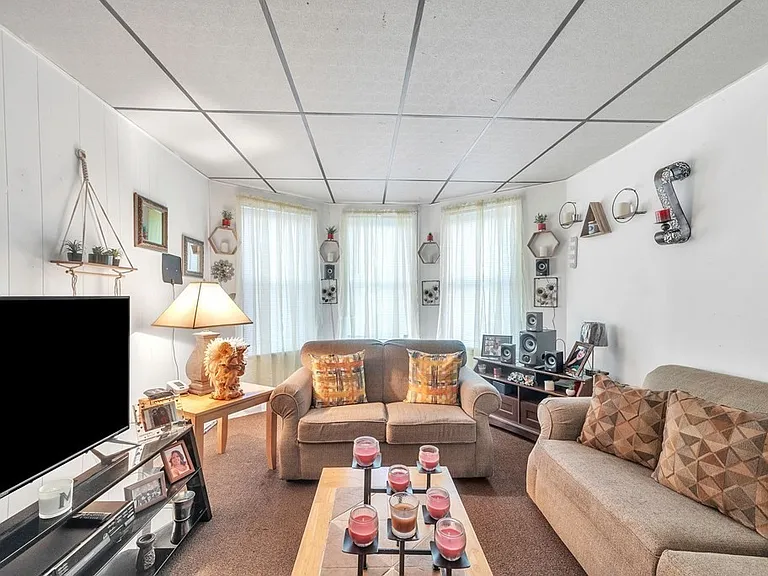 649 S Summer St #3-R — Photo 3