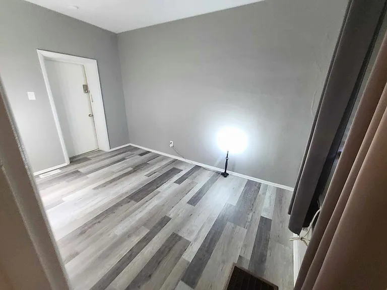 610 Clark St — Photo 10