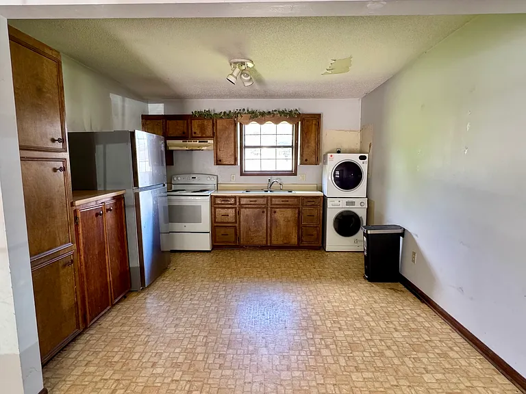 1346 S Post Oak Rd — Photo 2