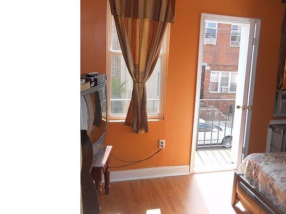 5th image of 839 McKean St