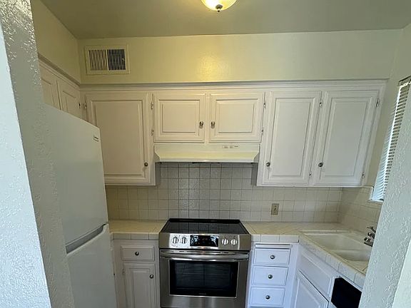 3rd image of 4930 N Thorne Ave APT 207