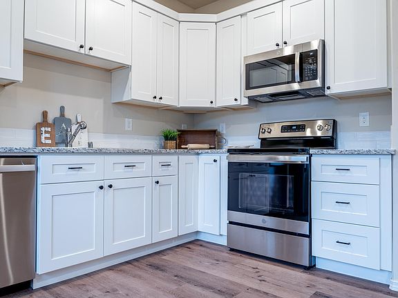 4th image of 3120 W 4th Ave #140
