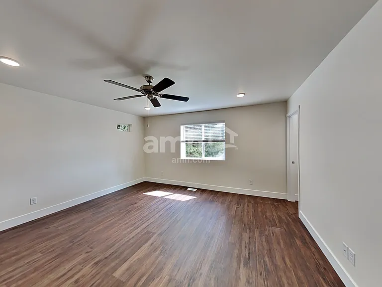 685 Dudley St — Photo 9