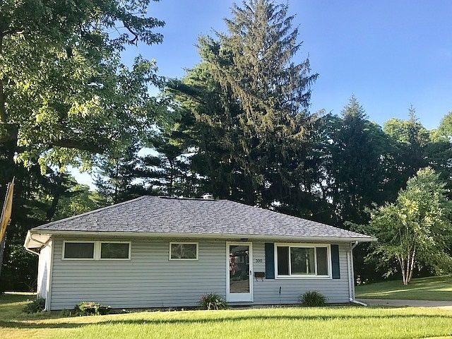 1st image of 300 E Sheridan Dr