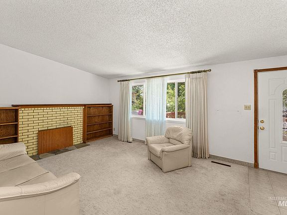 3rd image of 1535 Princeton Dr