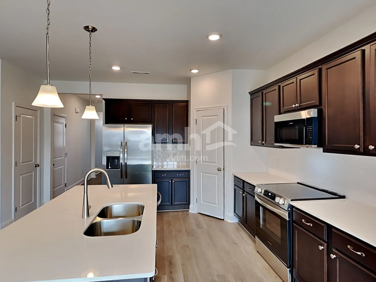 4 bed, 2.5 bath, 2297 sqft, $2,715 — Photo 3