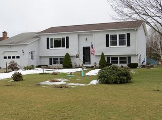 30 Meadowbrook Dr, Sunderland, MA 01375