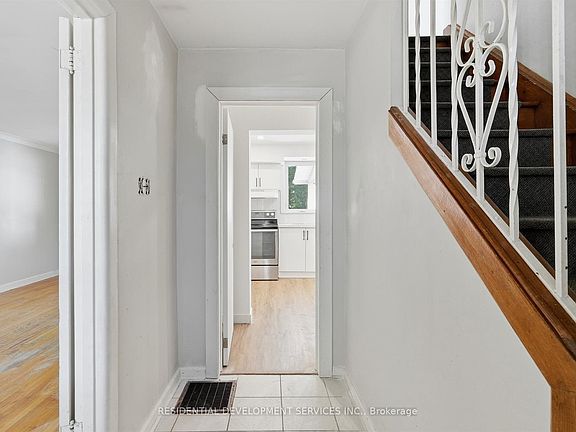 3rd image of 21 Eastgate Cres