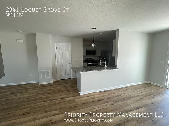 4th image of 2941 Locust Hill Dr