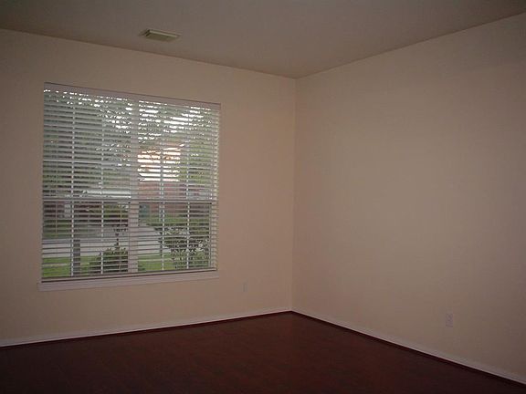 4th image of 2027 Creek Run Dr