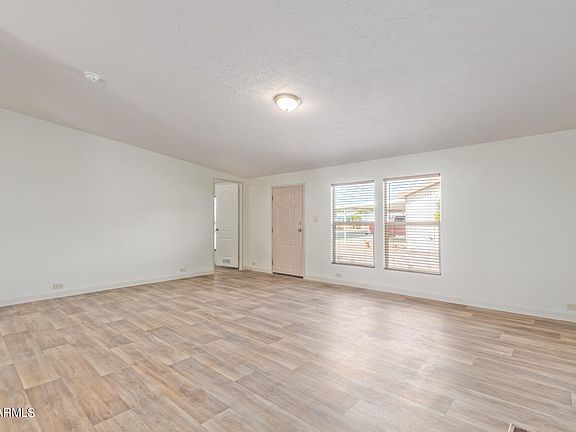 4th image of 3813 N SOUTH DAKOTA Avenue