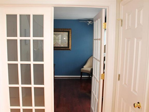 3rd image of 10217 Stoneybrook Ct