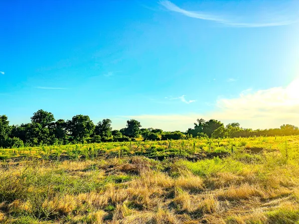 1 Sandswitch Rd, Ennis, TX 75119