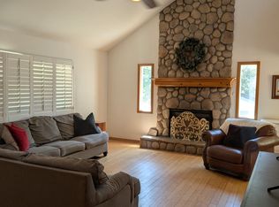 2610 Valkyrie Dr, Running Springs, CA 92382