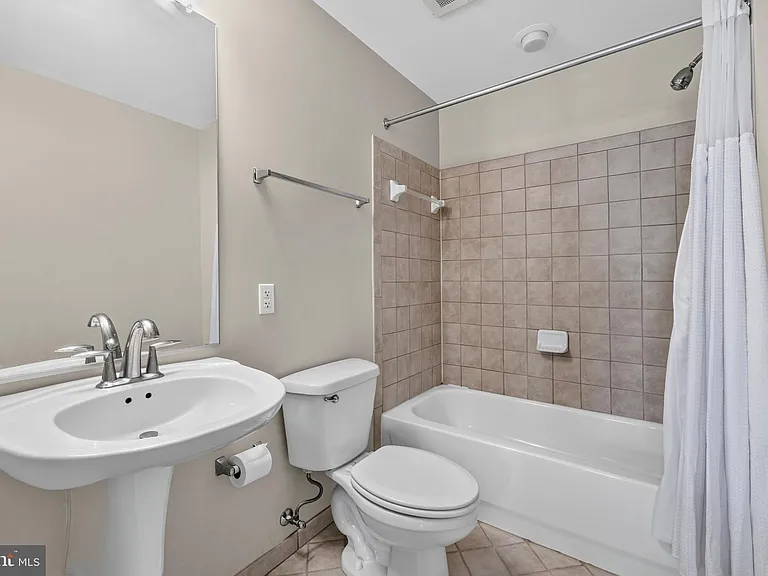 1390 Kenyon St NW #517 — Photo 20
