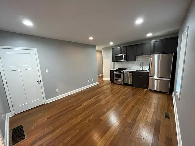 1201 Charleston Ave #3 — Photo 4