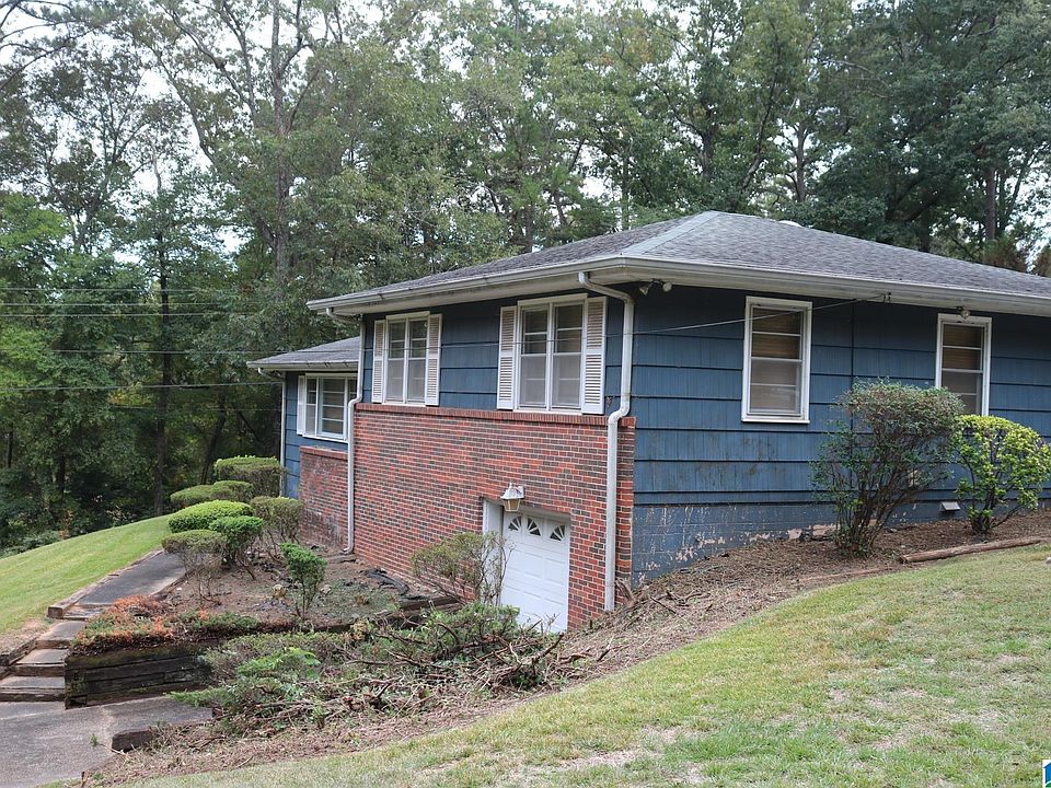 2nd image of 1830 Edgehill Dr