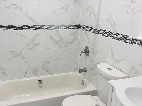 5th image of 11718 197th St Fl 2